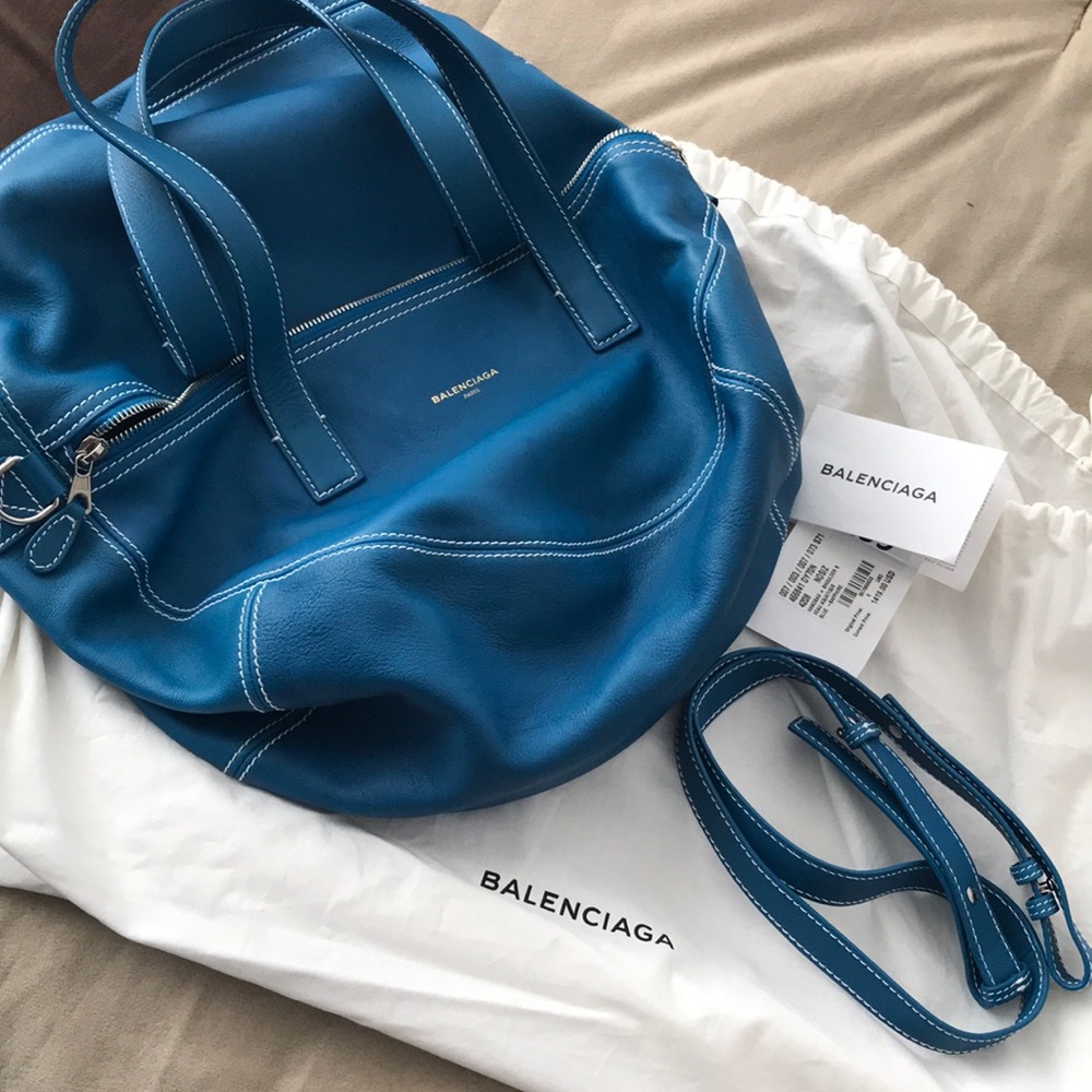💙💙 Authentic Balenciaga Handbag w/Shoulder Strap